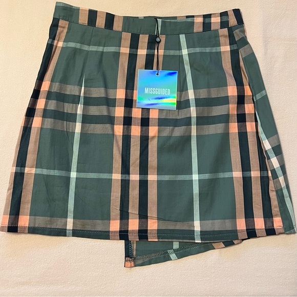 New with tags 🏷️ Wrap over button check mini skirt - Picture 4 of 6